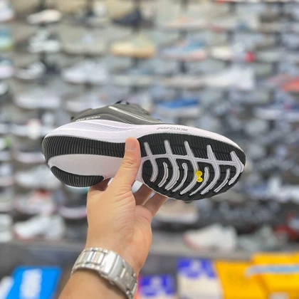 کفش راحتی نایکی مدل ایر زوم Air zoom با رویه فوم مشکی