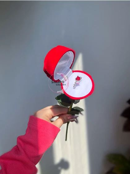 جا انگشتری گل سرخ