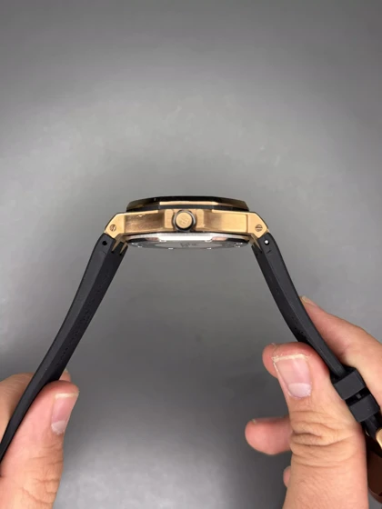 ساعت مچی اودمار پیگه افشور بند مشکی قاب رزگلد Audemars Piguet Offshore