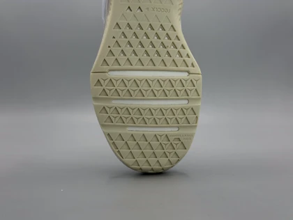 کتانی نایکی متکان 10 شیری کرم / Nike Metcon