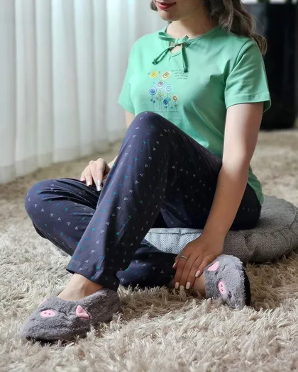 تی‌شرت و شلوار نخ‌پنبه