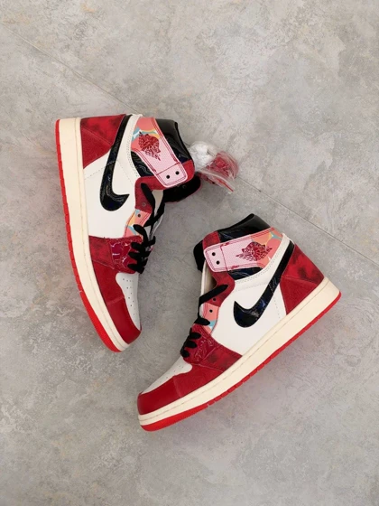 کتانی ویتنامی نایک ایر جردن وان ساق‌دار اسپایدر منNike Air Jordan 1 High Spiderman Next Chapter