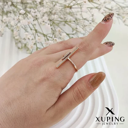 انگشتر زنانه ژوپینگ مدل خطی نگین‌دار ظریف و شیک Xuping