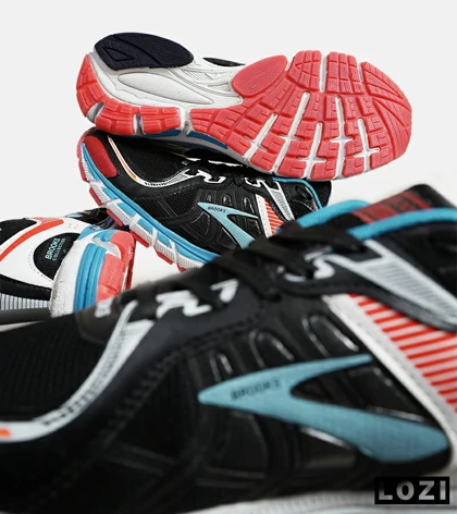 کفش کتانی بزرگ پا مشکی آبی قرمز BROOKS adrenaline gts 22