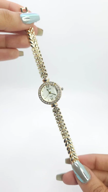 ساعت مچی زنانه مجلسی EHHE نگین‌دار با موتور کوارتز