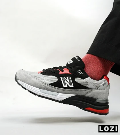 کفش کتانی طوسی مشکی قرمز Newbalance 992