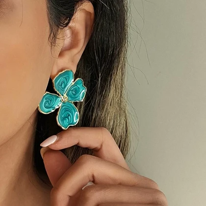 گوشواره میخی میناکاری گل چهارپر سبز-آبی کد 3917