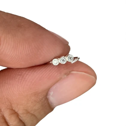 پیرسینگ بینی نقره سه نگین زنانه