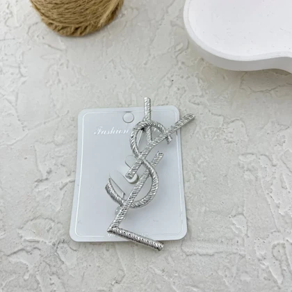 گل سینه طرح وای اس ال (YSL) شیک و خاص