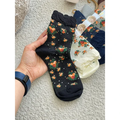 جوراب بلند گل‌گلی لبه چین