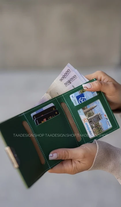 کیف پول و جاکارتی مونیکا