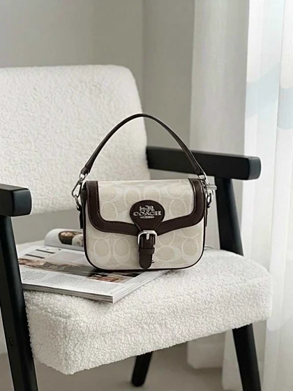 کیف کوچک دخترانه مدل سگک دار طرح مارک