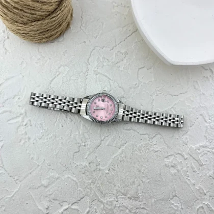 ساعت زنانه با طرح رولکس، ظرافت در دستان شما