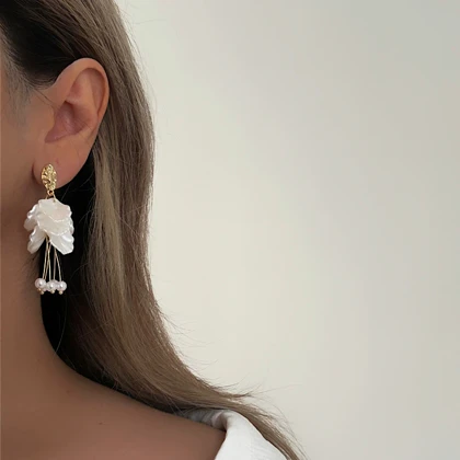 گوشواره زنانه مرواریدی گلبرگ کد 869