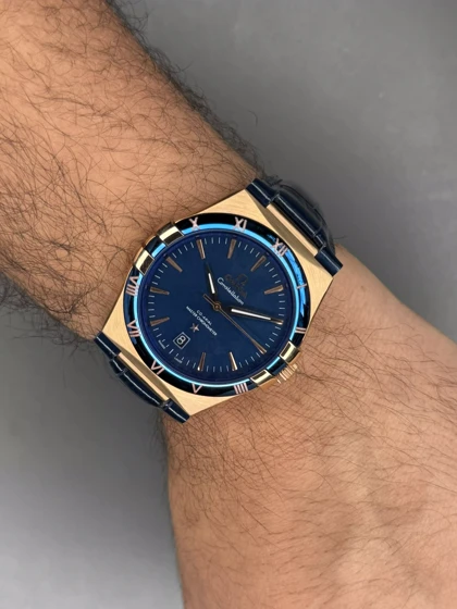 ساعت مچی امگا کانستلیشن بند آبی صفحه مشکی قاب رزگلد Omega Constellation