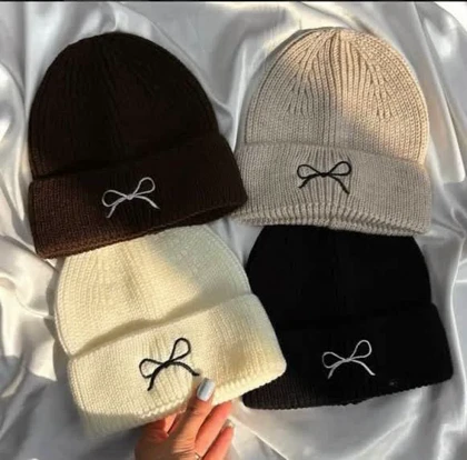 کلاه بافت وارداتی گلدوزی پاپیون