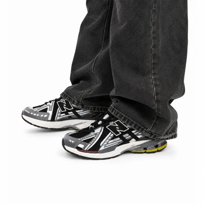 کفش کتانی مردانه نیوبالانس 1906طوسی سفید مشکی New BALANCE 1906