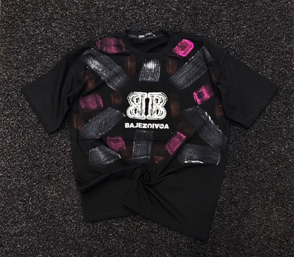 تیشرت مردانه مشکی Balenciaga طرح پچورک، شاهکاری از هنر avant-garde و طراحی innovative