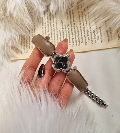 ساعت ونکلیف قهوه ای