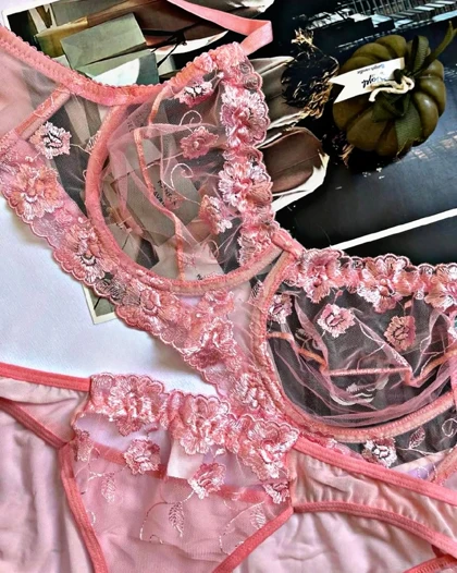 ست شورت و سوتین زنانه تور شیشه ای گل‌دار TRT