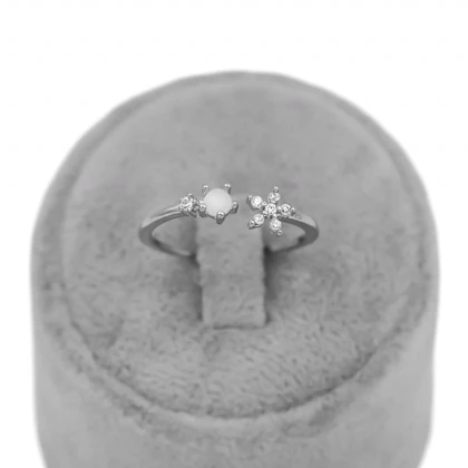 انگشتر مروارید و گلبرگ