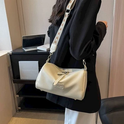 کیف دوشی زنانه وارداتی برند Fashion&mc کد HDB-9553