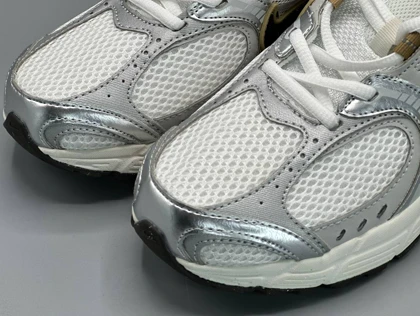 کتانی نایکی وی 5 کی رانر سیلور طلایی/Nike