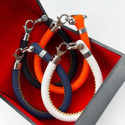 دستبند مردانه مدل امگا رابر با بند سفید و قفل استیل قایقرانی