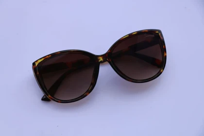 عینک دودی با فریم های رنگی