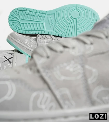 کفش کتانی مردانه و زنانه طوسی Jordan 1 x Kaws مدل 6913