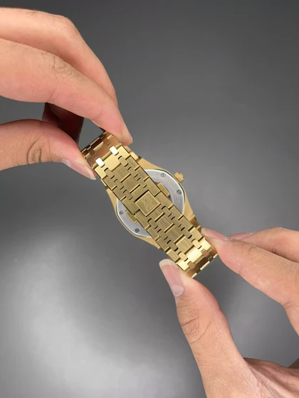 ساعت مچی اودمار پیگه اسکلتون بند طلایی صفحه سفید Audemars Piguet