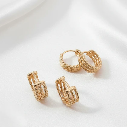 گوشواره حلقه‌ای ژوپینگ طرح زنجیری طنابی طلایی