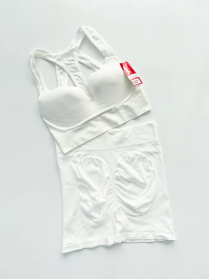 ست نیم‌تنه کاپ‌دار پشت قهرمانی و شورتک پشت چروک سیملس