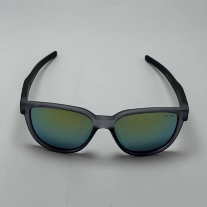 عینک آفتابی اوکلی سبک OAKLEY فریم طوسی عدسی هفت رنگ کد 2435