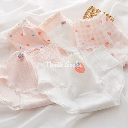 شورت طرح Sweet strawberry (سایز 38 الی 42)