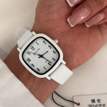 ساعت مچی زنانه برند بولون کلاسیک بند سیلیکون سفید