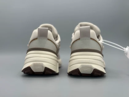 کتانی نایکی وی 2 کی ران نسکافه ای/Nike v2k