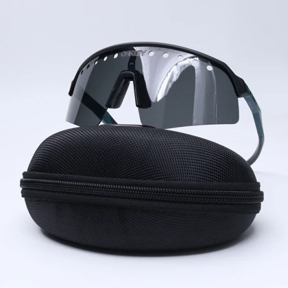 عینک کاور دار برند OAKLEY کد 181344