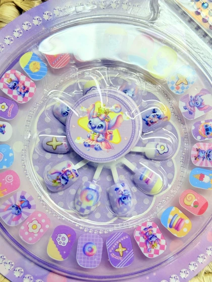 پک ناخن مصنوعی و برچسب بچگانه