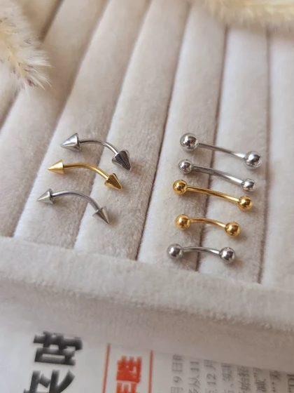 پیرسینگ ابرو و روک