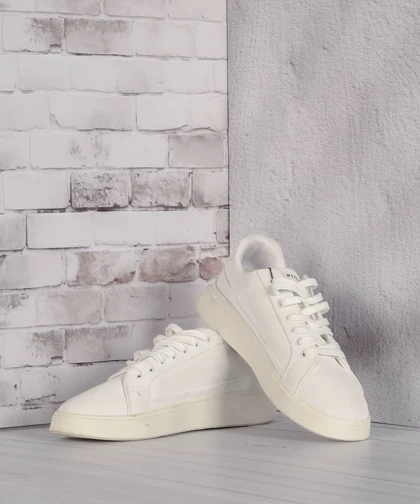 ونس سفید اسپرت 1833