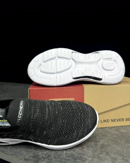 کتانی اسکیچرز جورابی