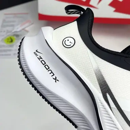 کتانی نایک زوم ایکس طرح لبخند سفید مشکی Nike ZoomX Smile White Black