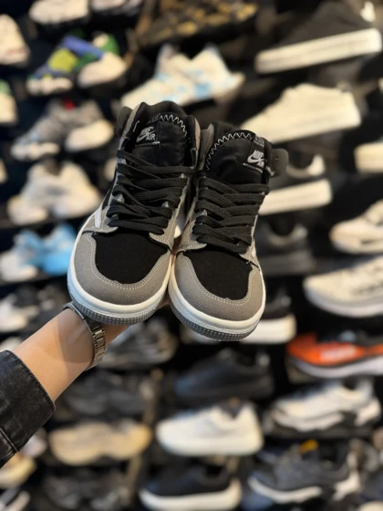 کتانی زنانه ترویس ساق‌دار طوسی