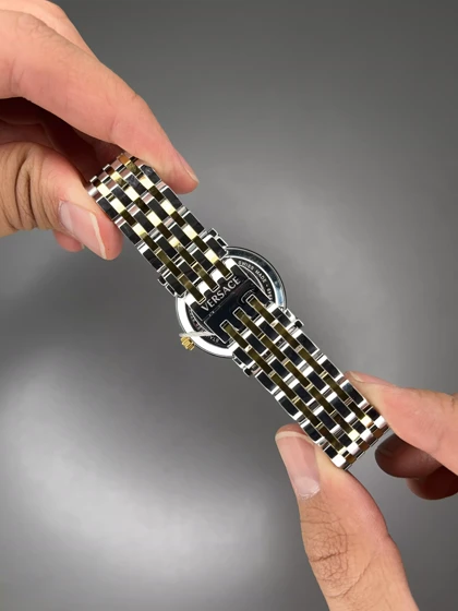 ساعت مچی ورساچه دورحکاکی بند طلایی سیلور صفحه سفید Versace