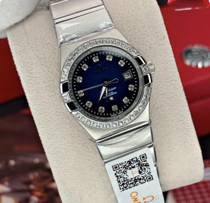 ساعت امگا زنانه دور نگین صفحه سرمه ای