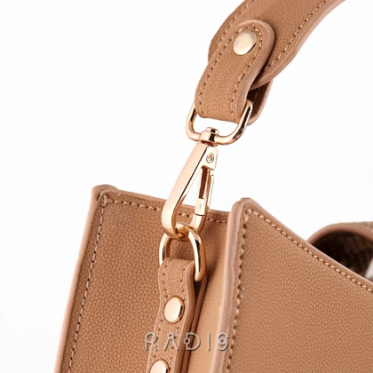 کیف دوشی زنانه چرم رادیس مدل Angela کد 138-M.RTL