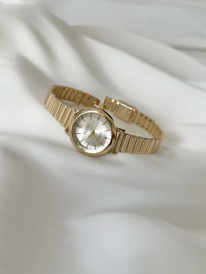 ساعت کلاسیک صفحه گرد
