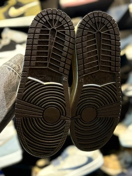 کتانی زنانه ترویس دیور طوسی کرم