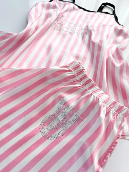 ست لباس خواب تاپ و شورتک ساتن ویکتوریا سکرت نگین‌دار